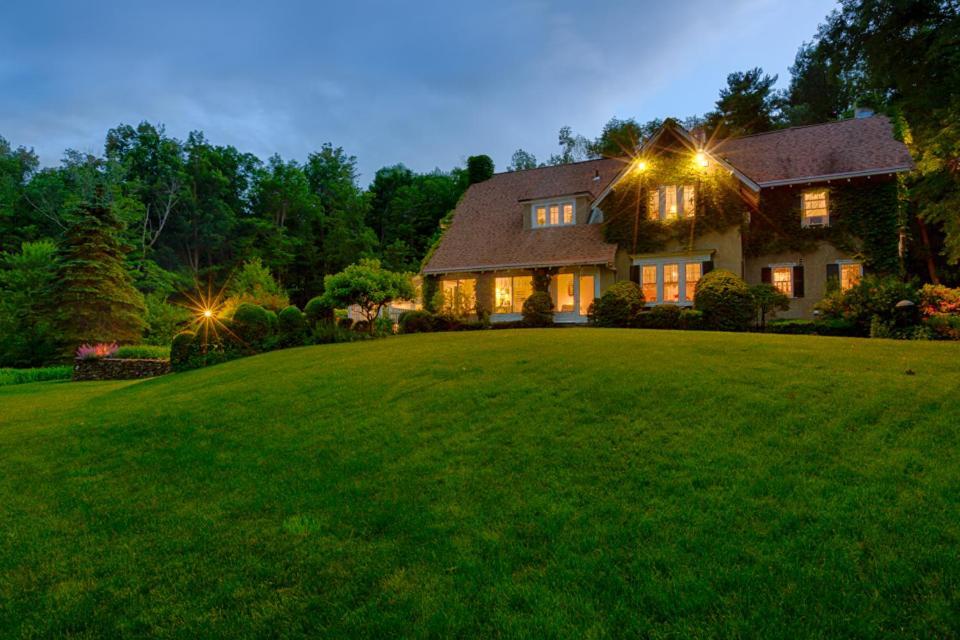 Howarth House Bed And Breakfast Фітчбург Екстер'єр фото
