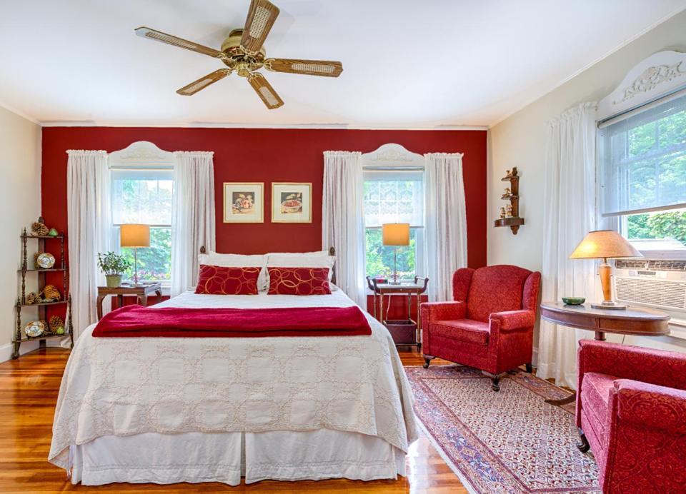 Howarth House Bed And Breakfast Фітчбург Екстер'єр фото